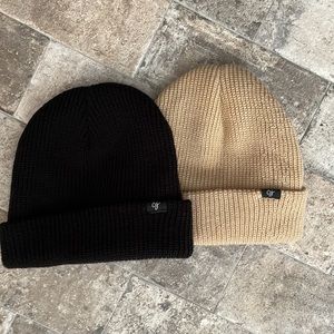 Carly Jean Los Angeles Set of 2 Knit Beanies